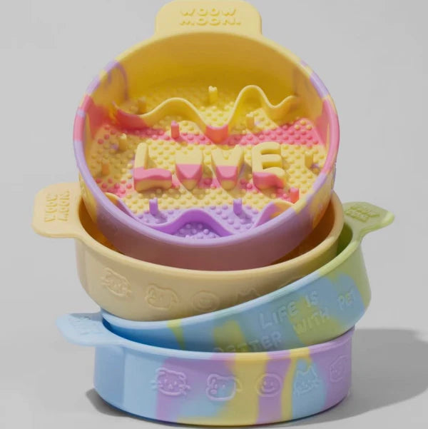 WOOW moon LOVE Silicone Slow Feeder | Shortie Friends