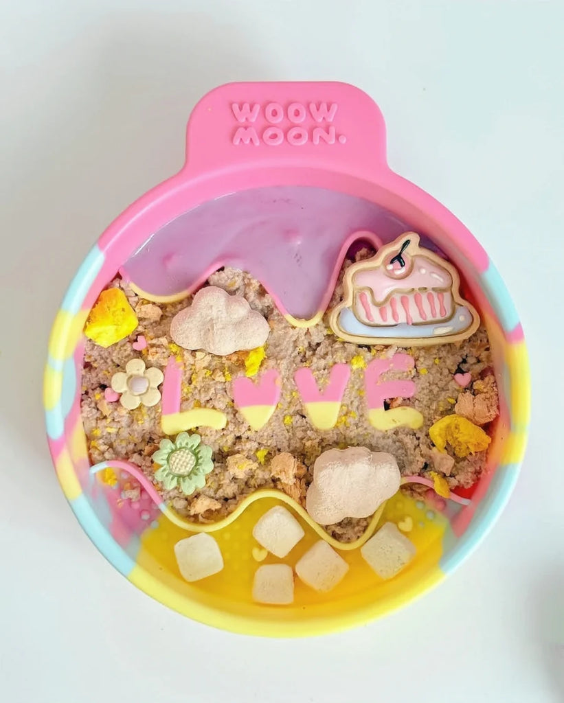 WOOW moon LOVE Silicone Slow Feeder | Shortie Friends