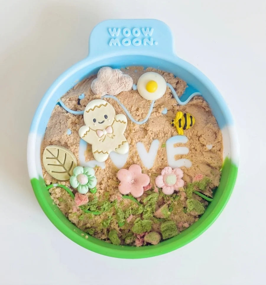WOOW moon LOVE Silicone Slow Feeder | Shortie Friends