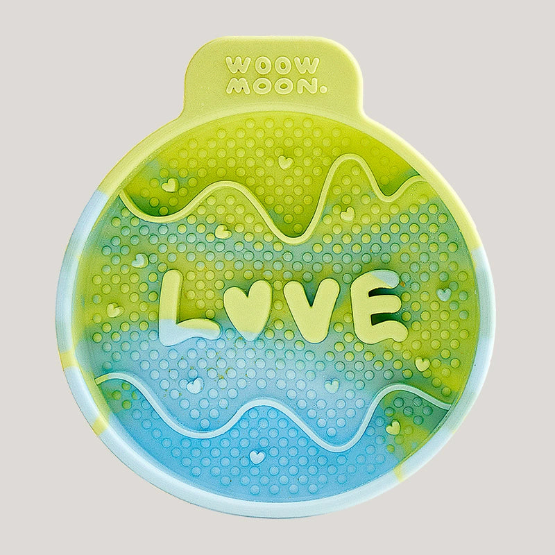 WOOW moon LOVE Silicone Slow Feeder | Shortie Friends