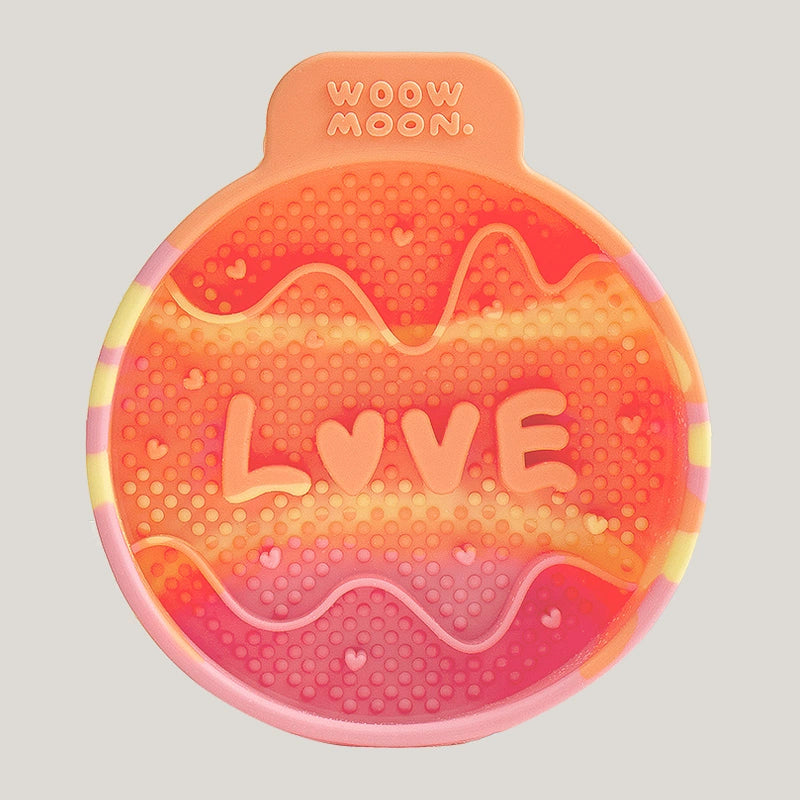 WOOW moon LOVE Silicone Slow Feeder | Shortie Friends