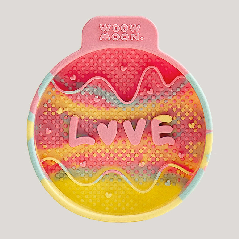 WOOW moon LOVE Silicone Slow Feeder | Shortie Friends